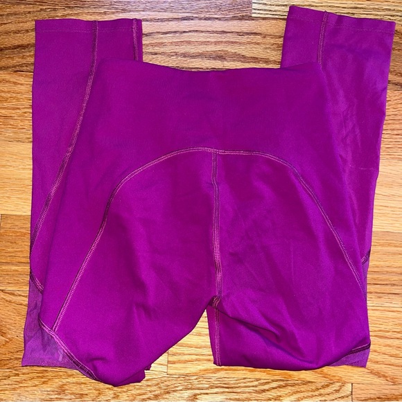 Lululemon fuchsia crop leggings size 2 - Picture 4 of 5